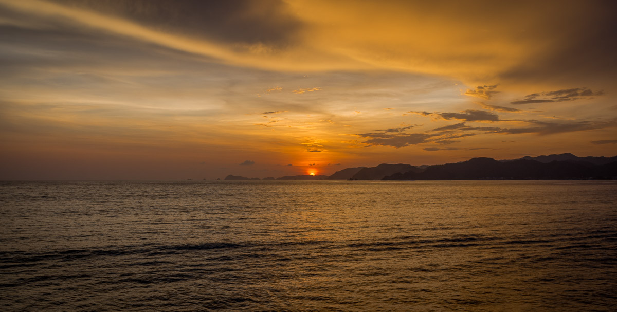 Atardecer en la playa de Barra de Navidad, Jalisco - Hotel Casa Chips
